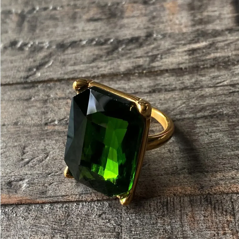 NEW Emerald Green Zirconium Stone Cocktail Ring
